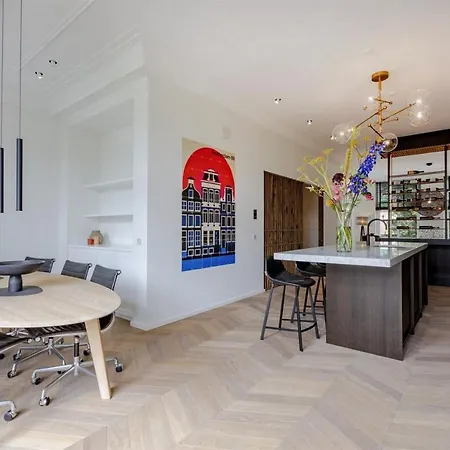Blue Royal Panoramic Canal Views *